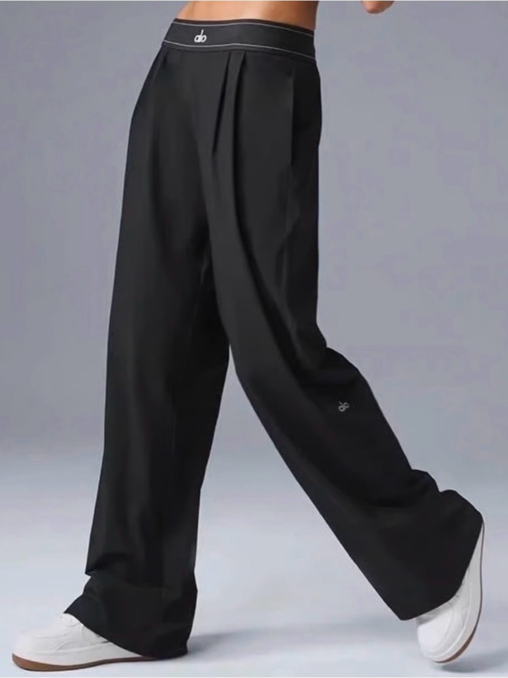 Alo Yoga Suit Up Trouser Regular Lightweight Straight Leg
Black Size XL Petit